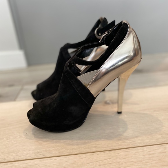 Guess Heels - Picture 1 of 3